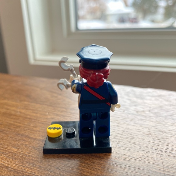 Lego Batman Barbara Gordon Minifigure - Picture 2 of 2